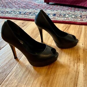 Cole Haan black platform pump 6B